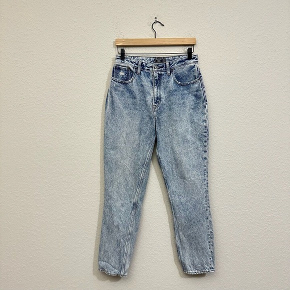 ABERCROMBIE & FITCH Curve Love High Rise Mom Jean Medium Blue - Picture 1 of 14